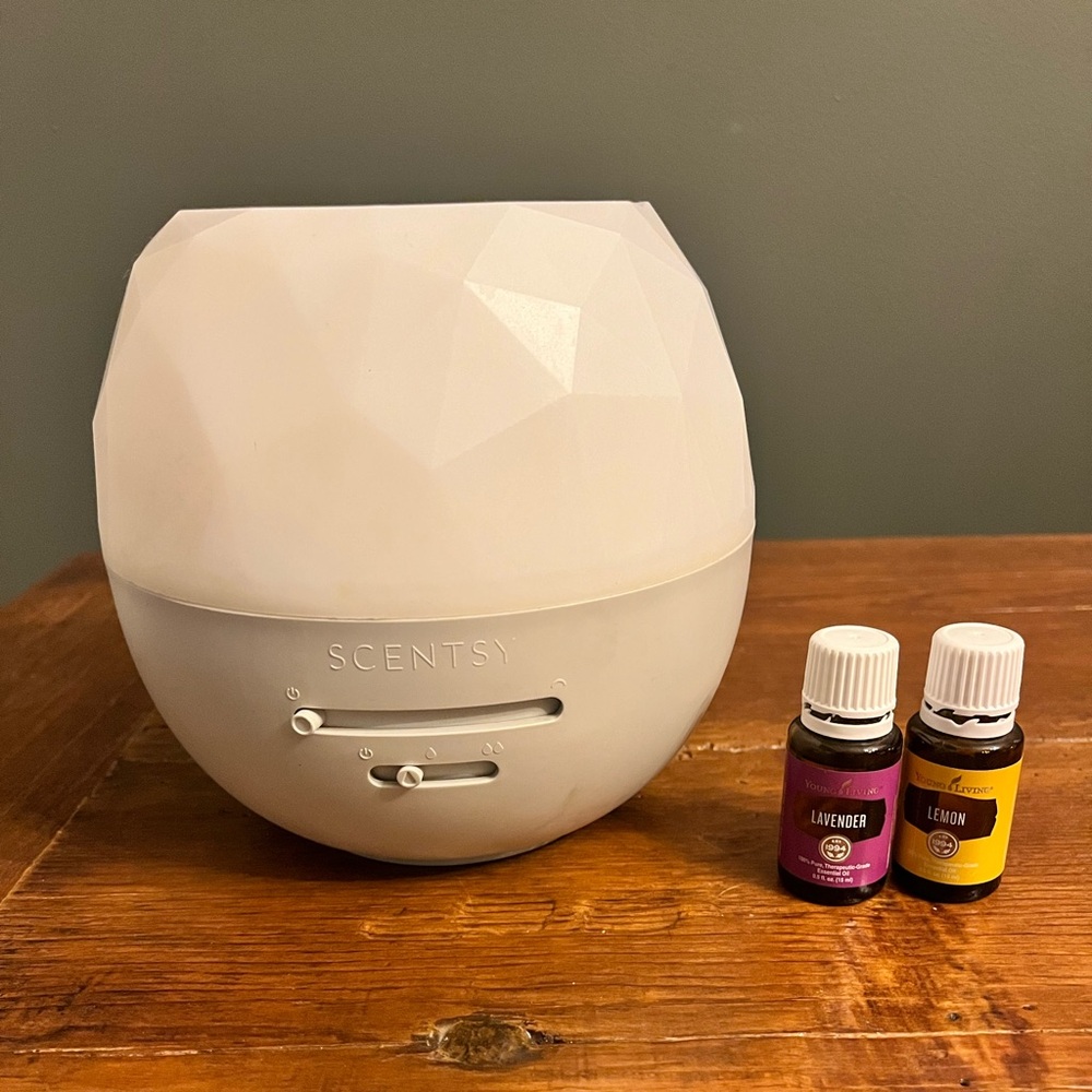 Scentsy diffuser with young living oils